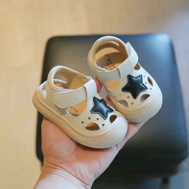 Baby Flat Shoes Non-slip Soft Sole Kids Walking Shoes Hollowed-out Breathable 2025 Summer New Baby Beach Shoes Cute Stars Sweet